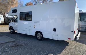 2017 Thor Motor Coach Four Winds 23A Grizzly5