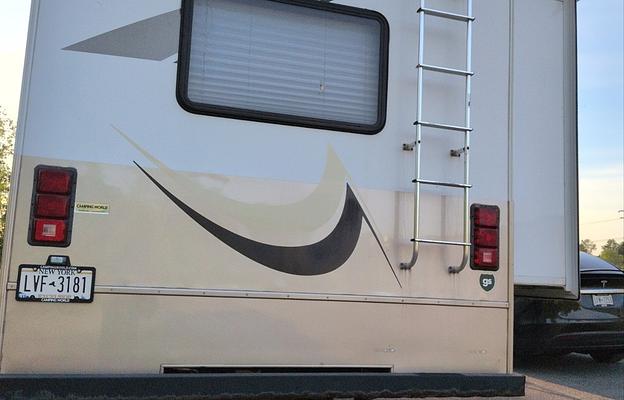2011 Fleetwood RV Storm 32BH RV rental photo 1