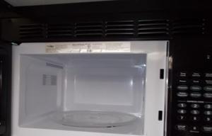 32 ft SMART HOME CAMPER WiTH HOT TUB & MESAGE CHAiR