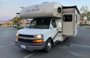 Very Clean! 2017 THOR Four Winds 24 ft. Good Size.