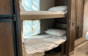 The Queen – Class C Bunkhouse, Sleeps 8