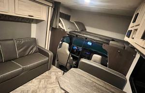 2022 ford Sunseeker M-3250dsle RV rental photo 5