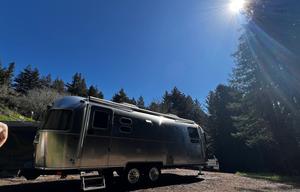 27 foot international - Power awning, Rear Hatch!