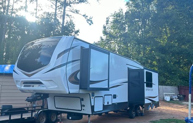 2023 Keystone RV Sprinter 31TB RV rental photo 1