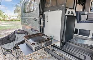Revel All wheel Drive van Winnebago Mercedes-Benz