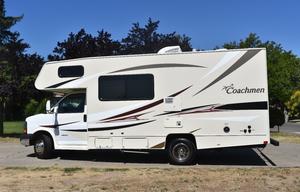 Perfect Couples Coach + 2 kids 23ft Freelander