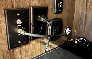Stocked 5th Wheel | King Bed & Generator Included