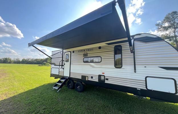Clean & Fully Stocked Travel Trailer