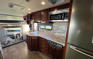 2017 Fleetwood Storm 36F - Will work w/your budget