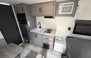 2025 Keystone Hideout - Modern, Cozy & Easy to Tow RV rental photo 11