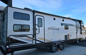 Voyager - Luxury 34ft trailer with 2 rooms & solar