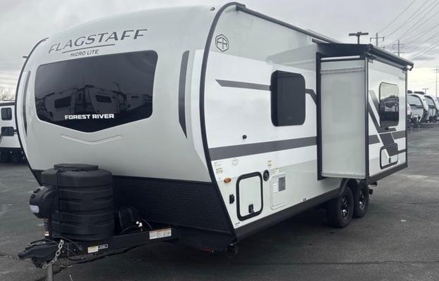 Big Al and Yolie’s Comfy and New Travel Trailer