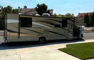 This Classy Class C is Clean, Comfortable & Cozy!