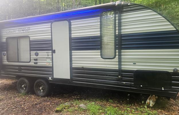 2020 Cherokee Grey Wolf 24JS RV rental photo 1