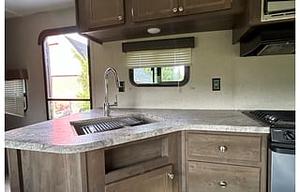 2019 Coleman Lantern 263BH –Spacious Family Camper