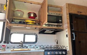 Clean Family RV Sleeps 5 Fully Equipped