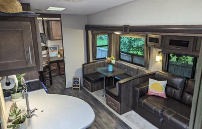 No Towing Needed! Luxury RV Sleeps 10