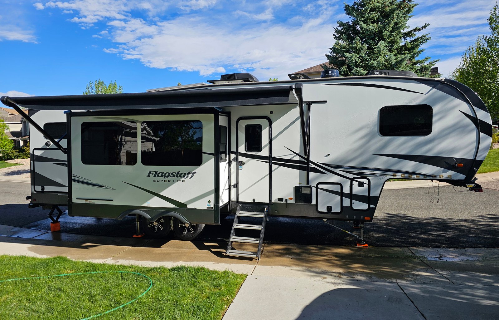 Great 5th wheel to tackle any trip.