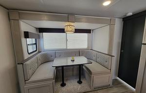 Full bunks★SLIDEOUT ★NEW★outdoor kitchen