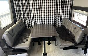 2022 Grand Design Momentum G-Class 25G RV rental photo 6