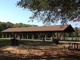 Picnic Area B at Fort Hunt Park shelter