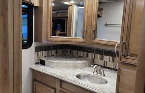 2019 Fleetwood Pace Arrow LXE 38K