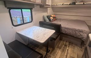 2024 Coleman Lantern 17B – Family & Pet Friendly!
