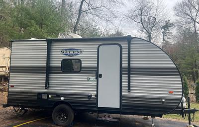 Lightweight trailer perfect for family getaway!