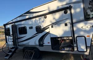 2021 Keystone RV Cougar Half-Ton 24RDS