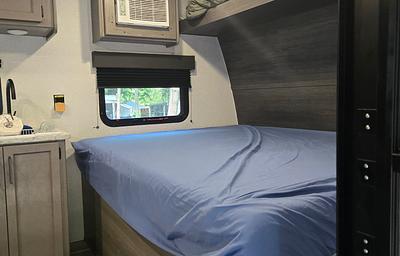 Cozy Family Escape 2024 Keystone Hideout RV