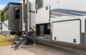 2 Brm w/a loft Coastal Adventure 5th wheel retreat