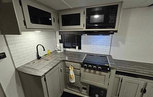 Brand New Viking, Spacious and Clean "The Beehive"