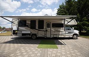 2013 Coachmen RV Leprechaun 317SA Ford 450