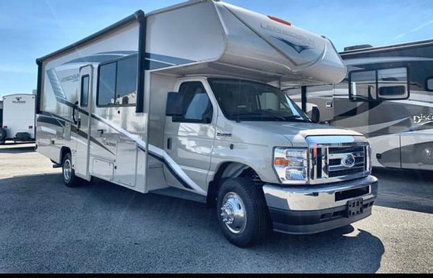 2022 Coachmen Leprechaun 260DS Ford 450, Sleeps 8
