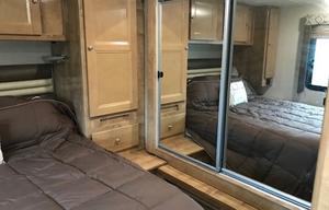 32 ft Class C w/Outdoor Kitchen, all items included