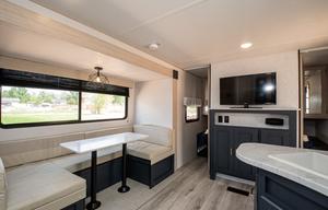 2025 Avenger with Bunks (LIKE NEW)-Delivery Only