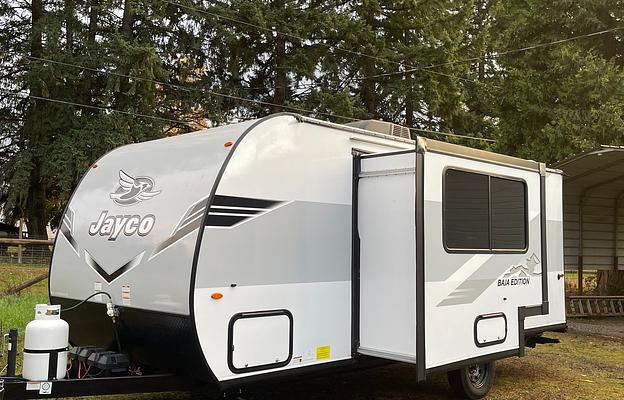 The little lodge - cozy family camper for 8!