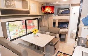 Fully STOCKED! Roomy Luxury Sleeps 8 Pet Friendly