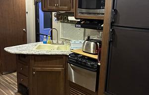2017 Hideout 28BHS RV rental photo 7