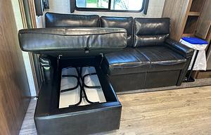 Traveler – Compact Comfort for Your Next Adventure