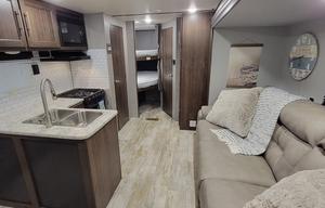 ♣Full size BUNKS♣Sleeps 6♣Private Queen master♣