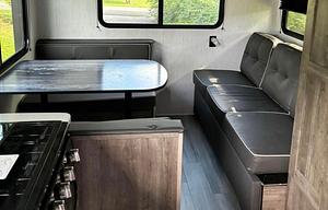 2022 Heartland Pioneer RD 210 RV rental photo 9