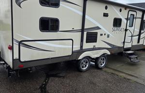 2016 CrossRoads RV Sunset Trail Super Lite ST270BH RV rental photo 11