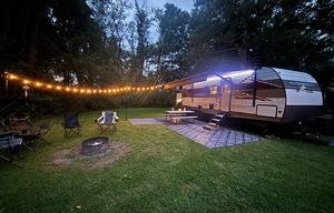 Komodo Kampers RV Rental-Avenger