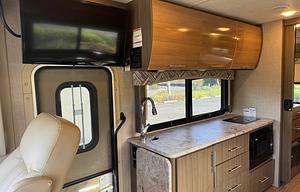 2018 Thor Axis Class A | UNLIMITED MILES  SLEEPS 6