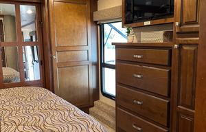 Clean and Comfortable 39’ Heartland Bighorn 3575EL