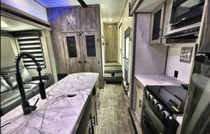 Luxury Family Arctic Wolf Sleeps 8