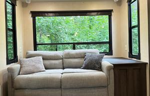 Spacious & Stylish Travel Trailer - Sleeps 5!