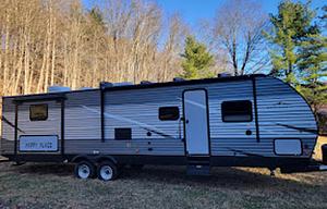 MOJO'S 32' East West