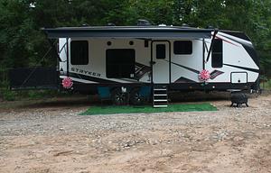 Generator / Sleeps 6  Plus / Deck (GWTX 1640)